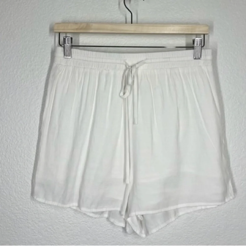 👸Princess Polly👸Women's White Shorts - Picture 3 of 7
